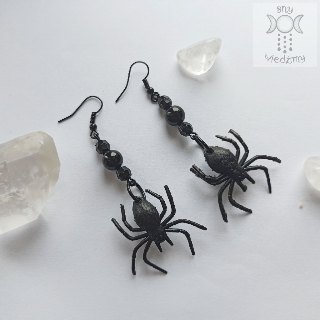 Witchy Spider necklace. Halloween leather Witchy jewelry. Black Onyx Agate top heart pendant.